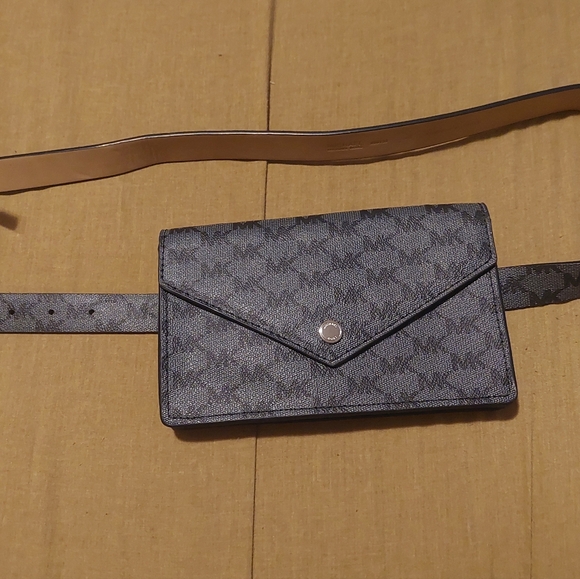 Michael Kors Monogram Grey Belt Bag L/XL - Picture 7 of 8
